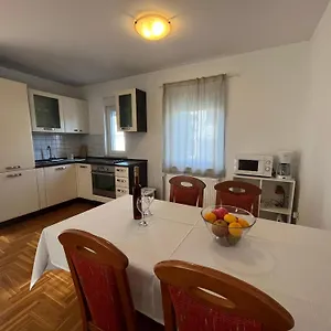 https://burle-apart.in-istria.net